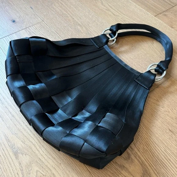 EUC Harveys Seatbelt Bag - Large Stella Tote - Black - Picture 4 of 12